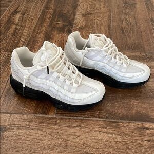 Nike Air Max 95 White Sneakers - LIKE NEW